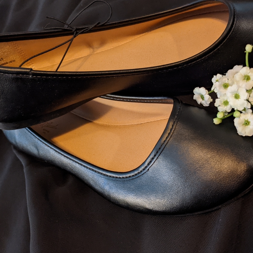 Universal thread 7/12 black flats